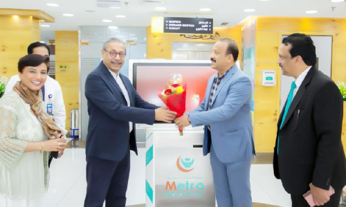 ഡോ. നരേഷ് ട്രെഹാന്‍ സാല്‍മിയ സൂപ്പര്‍ മെട്രോ സന്ദര്‍ശിച്ചു