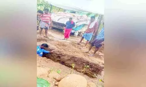 പൊതുശ്മശാനമില്ല; വീടിനുചുറ്റും കുഴിമാടമൊരുക്കേണ്ട ഗതികേടിൽ ആദിവാസികൾ