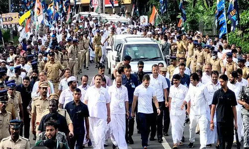 ഭാരത് ജോഡോ യാത്രയിൽ ഐ ഗ്രൂപ്പ് നേതാക്കളുടെ ചിത്രമില്ല; ഫോണില്‍ പൂരതെറിവിളി