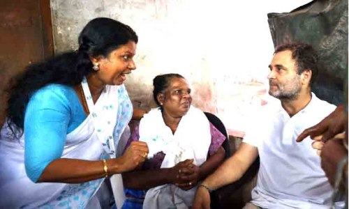 വീട്ടിൽ രാഹുൽ ഗാന്ധി; സ്തബ്​ധരായി ശാന്തയും ലിസിയും