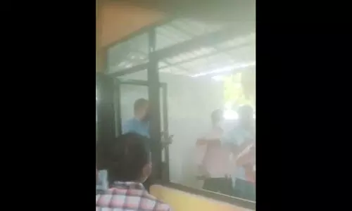 പുൽപള്ളിയിൽ പഞ്ചായത്ത് അധികൃതർ ബീഫ് സ്റ്റാളിലെ 50 കിലോ ഇറച്ചി മണ്ണെണ്ണ ഒഴിച്ച് നശിപ്പിച്ചു -വിഡിയോ