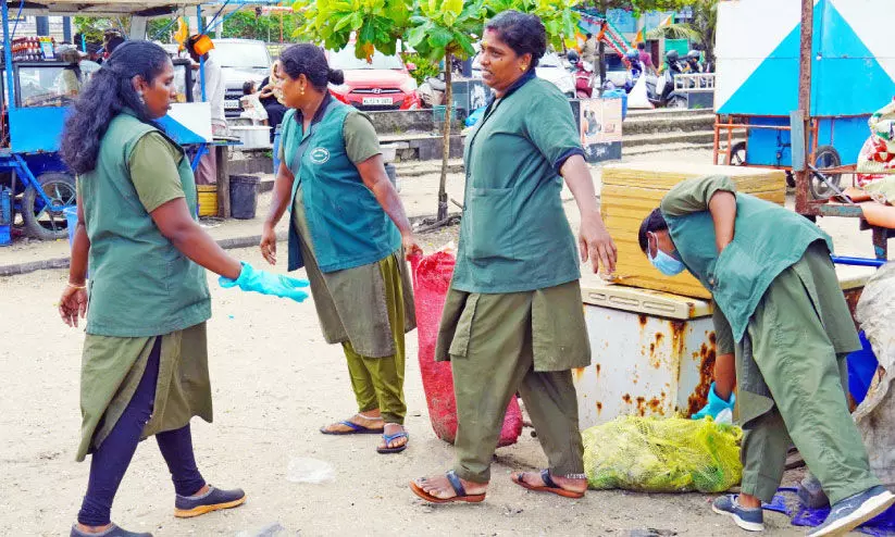 നഗരത്തിന്റെ അഴക് വീണ്ടെടുക്കാൻ പുത്തൻ മാലിന്യ ശേഖരണരീതി നഗരത്തിന്റെ അഴക് വീണ്ടെടുക്കാൻ പുത്തൻ മാലിന്യ ശേഖരണരീതി