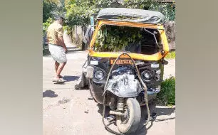 ടോറസും ഓട്ടോയും കൂട്ടിയിടിച്ച് ഓട്ടോ ഡ്രൈവർക്ക് പരിക്ക് ടോറസും ഓട്ടോയും കൂട്ടിയിടിച്ച് ഓട്ടോ ഡ്രൈവർക്ക് പരിക്ക്