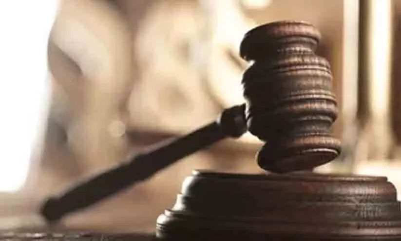 സിവിക് ചന്ദ്രൻ കേസ്: ജഡ്ജിയുടെ സ്ഥലംമാറ്റം സ്റ്റേ ചെയ്തു