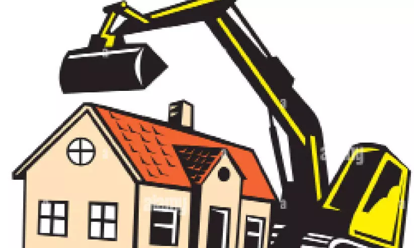 അനധികൃത കെട്ടിടം പൊളിച്ചുമാറ്റി