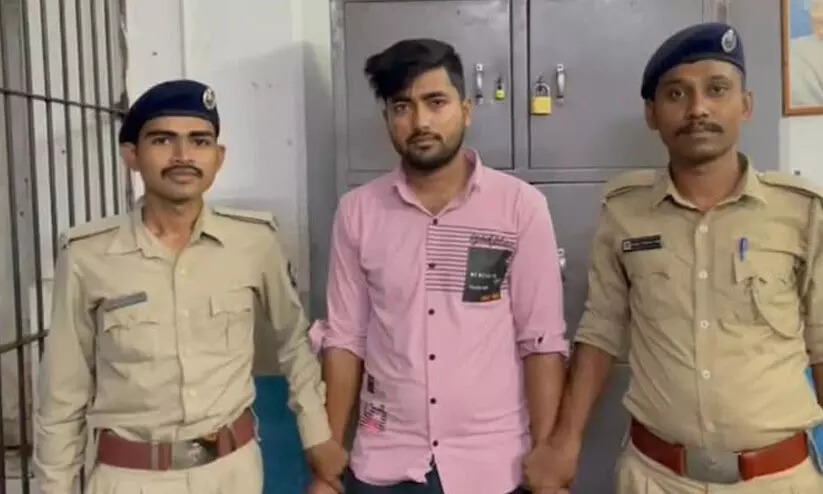 ഗുജറാത്തിൽ ഹോട്ടലിൽ ബീഫ് വിളമ്പിയെന്ന് ആരോപിച്ച് ഉടമയെ അറസ്റ്റ്ചെയ്തു ഗുജറാത്തിൽ ഹോട്ടലിൽ ബീഫ് വിളമ്പിയെന്ന് ആരോപിച്ച് ഉടമയെ അറസ്റ്റ്ചെയ്തു