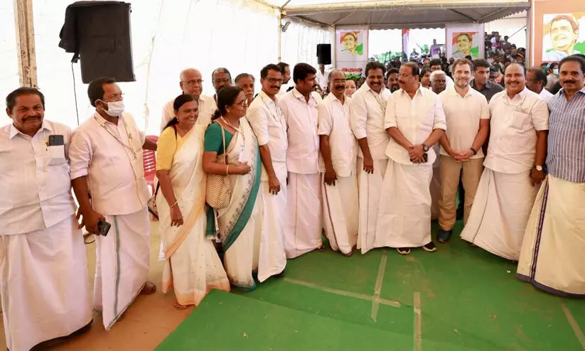 ദുരിതങ്ങളുടെ കെട്ടഴിച്ച് കശുവണ്ടി തൊഴിലാളികള്; ആവശ്യങ്ങള് പാര്ലമെന്റില് ഉന്നയിക്കും -രാഹുല്ഗാന്ധി ദുരിതങ്ങളുടെ കെട്ടഴിച്ച് കശുവണ്ടി തൊഴിലാളികള്; ആവശ്യങ്ങള് പാര്ലമെന്റില് ഉന്നയിക്കും -രാഹുല്ഗാന്ധി