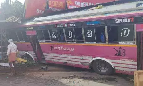 വൈത്തിരിയിൽ ബസ് കടയിലേക്ക് ഇടിച്ചുകയറി; നിരവധി യാത്രക്കാർക്ക് പരിക്ക്