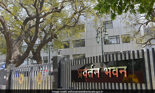 എ.എ.പിക്കുള്ള കുരുക്ക് മുറുക്കാൻ ഇ.ഡി; ഡൽഹി മദ്യശാല അഴിമതിയിൽ രാജ്യവ്യാപക പരിശോധന എ.എ.പിക്കുള്ള കുരുക്ക് മുറുക്കാൻ ഇ.ഡി; ഡൽഹി മദ്യശാല അഴിമതിയിൽ രാജ്യവ്യാപക പരിശോധന