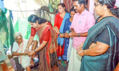 105ാം വയസ്സിൽ സീതാലക്ഷ്മിയമ്മക്ക് പെൻഷനും രേഖകളും കിട്ടി