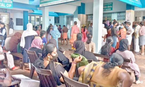 ഡോക്ടർമാരില്ല; രോഗികൾ കാത്ത് നിൽക്കുന്നത് മണിക്കൂറുകളോളം