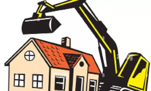 അനധികൃത കെട്ടിടം പൊളിച്ചുമാറ്റി