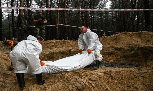 യുക്രെയ്ൻ; റഷ്യൻ പിന്മാറിയ മേഖലയിൽ നൂറുകണക്കിന് കുഴിമാടങ്ങൾ കണ്ടെത്തി