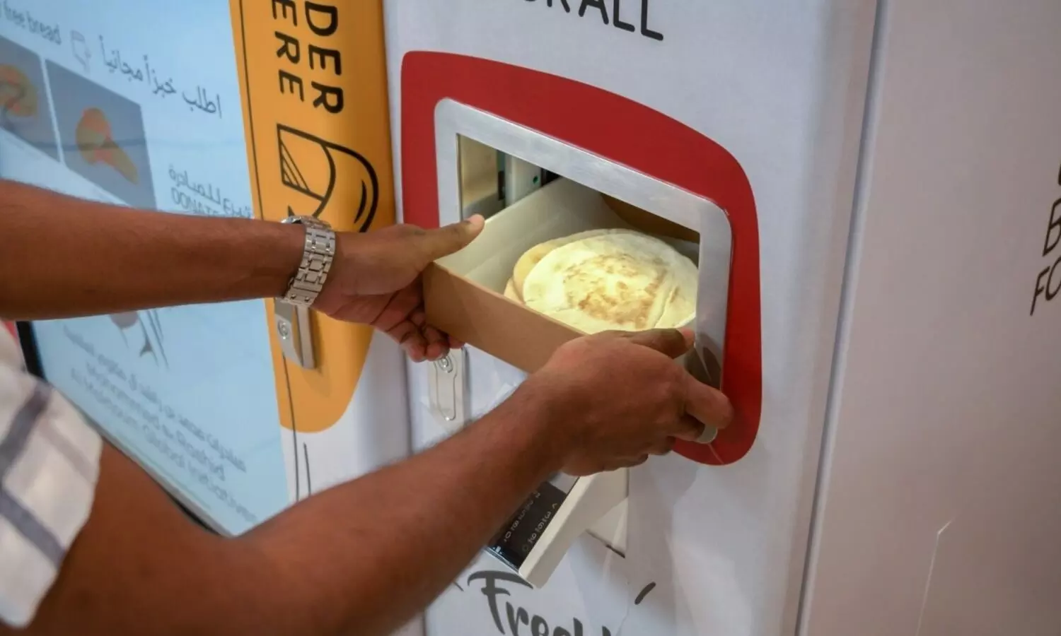 ഇവിടെ ഇനി വിശപ്പില്ല; യു.എ.ഇയിൽ ബ്രഡ്​ മെഷീനുകൾ സ്ഥാപിക്കുന്നു