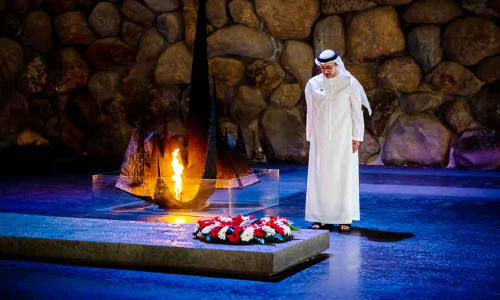 യു.എ.ഇ സംഘം ഇസ്രായേലിലെ ഹോളോകോസ്റ്റ് സ്മാരകം സന്ദർശിച്ചു യു.എ.ഇ സംഘം ഇസ്രായേലിലെ ഹോളോകോസ്റ്റ് സ്മാരകം സന്ദർശിച്ചു