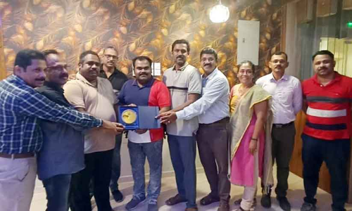 27 വർഷത്തെ പ്രവാസത്തിന് വിരാമം; ബിനോയ് ഇന്ന് നാടണയും 27 വർഷത്തെ പ്രവാസത്തിന് വിരാമം; ബിനോയ് ഇന്ന് നാടണയും