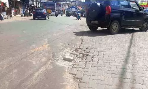 കൊട്ടാരക്കര ചന്തമുക്കിലെ ട്രാഫിക് റോഡ് വീണ്ടും തകർന്നു കൊട്ടാരക്കര ചന്തമുക്കിലെ ട്രാഫിക് റോഡ് വീണ്ടും തകർന്നു