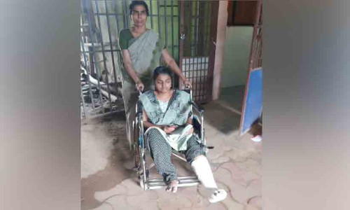 കൊട്ടാരക്കരയിൽ യുവതിയുടെ കാൽ ഓടയിൽ കുടുങ്ങി