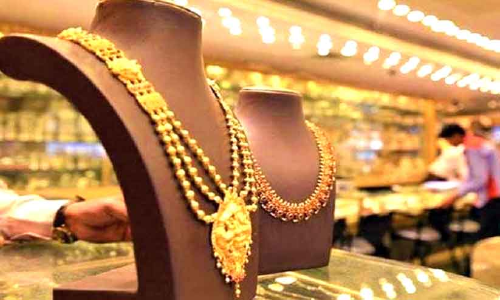 സ്വർണവിലയിൽ ഇടിവ്; ജ്വല്ലറികളിൽ തിരക്ക്