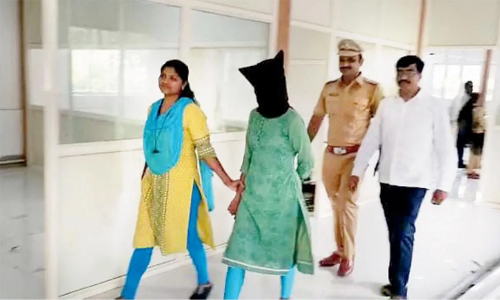 വീട്ടിൽ ദുരാത്മാവ് ഉണ്ടെന്ന് കബളിപ്പിച്ച് ഉടമയിൽ നിന്നു 15 ലക്ഷം രൂപ തട്ടി; വീട്ടു ജോലിക്കാരി അറസ്റ്റിൽ