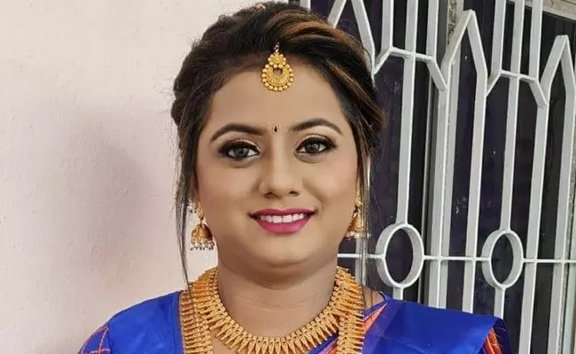 ലിഫ്റ്റിനിടയിൽ കുടുങ്ങി അധ്യാപിക മരിച്ചു ലിഫ്റ്റിനിടയിൽ കുടുങ്ങി അധ്യാപിക മരിച്ചു