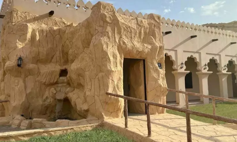 ഉപ്പുകൊണ്ടൊരു ഗുഹ ഉപ്പുകൊണ്ടൊരു ഗുഹ