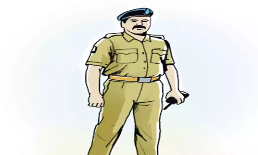 വീടുകയറി പൊലീസ് അതിക്രമം: നടപടി സ്വീകരിക്കുന്നില്ലെന്ന് പരാതി വീടുകയറി പൊലീസ് അതിക്രമം: നടപടി സ്വീകരിക്കുന്നില്ലെന്ന് പരാതി