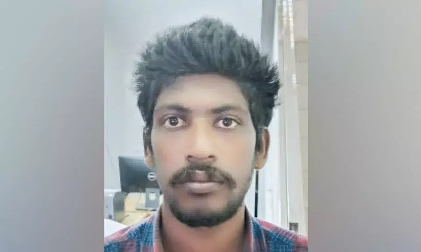 പണവും മൊബൈൽ ഫോണും കവർന്നയാൾ പിടിയിൽ പണവും മൊബൈൽ ഫോണും കവർന്നയാൾ പിടിയിൽ