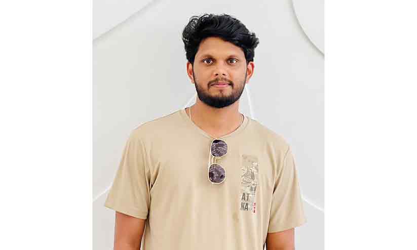 നറുക്കെടുപ്പിൽ 65ലക്ഷം; അവകാശിക്ക് കൈമാറി മലയാളി യുവാവിന്റെ സത്യസന്ധത നറുക്കെടുപ്പിൽ 65ലക്ഷം; അവകാശിക്ക് കൈമാറി മലയാളി യുവാവിന്റെ സത്യസന്ധത