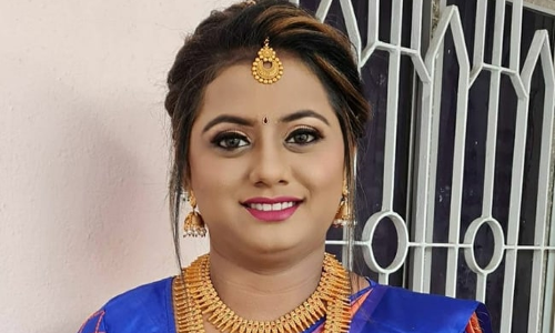 ലിഫ്റ്റിനിടയിൽ കുടുങ്ങി അധ്യാപിക മരിച്ചു