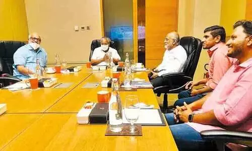 Royal Mart Supermarket Group representatives Held a discussion with the Chief Minister