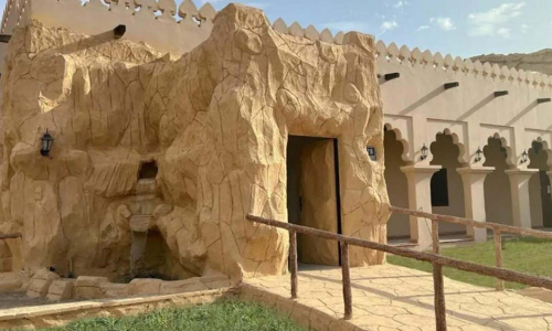 ഉ​പ്പു​കൊ​ണ്ടൊ​രു ഗു​ഹ