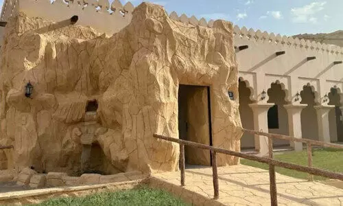 ഉ​പ്പു​കൊ​ണ്ടൊ​രു ഗു​ഹ