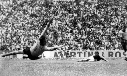 El Salvador-Honduras football battle