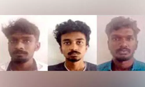 യുവാവിനെ ആക്രമിച്ച് സ്വർണവും പണവും കവർന്നു; മൂന്നുപേർ പിടിയിൽ
