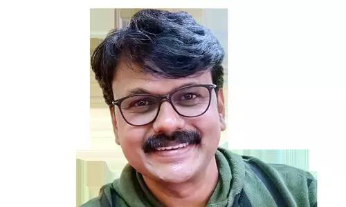 കലാഭവൻ  സുധി  വേദിയിൽ