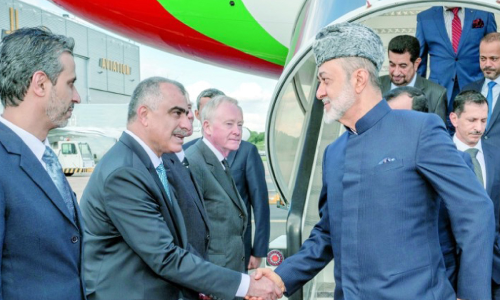 അനുശോചനവുമായി സുല്ത്താന് ബ്രിട്ടനിലെത്തി അനുശോചനവുമായി സുല്ത്താന് ബ്രിട്ടനിലെത്തി