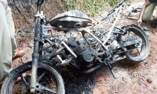 നീർവേലിയിൽ ബൈക്ക് തീവെച്ച് നശിപ്പിച്ചു