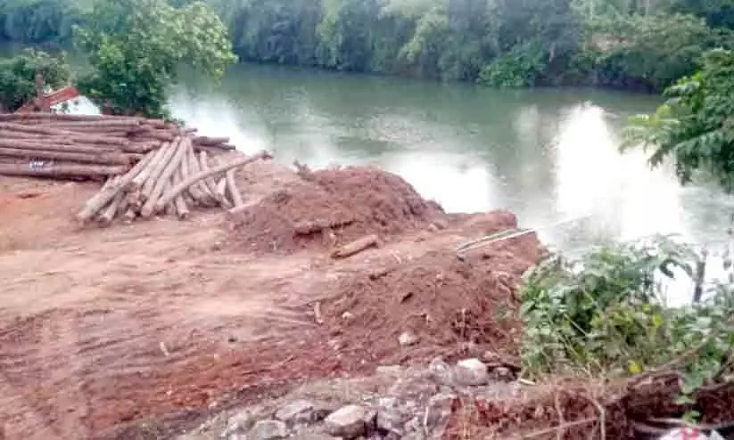 ദേശീയപാത ആറുവരിയാക്കൽ പ്രവൃത്തി പുരോഗമിക്കുന്നു ദേശീയപാത ആറുവരിയാക്കൽ പ്രവൃത്തി പുരോഗമിക്കുന്നു