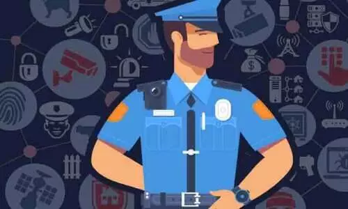 നാടോടുമ്പോൾ നടുവേ ഓടാനാകാതെ പൊലീസ്