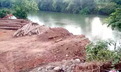 ദേശീയപാത ആറുവരിയാക്കൽ പ്രവൃത്തി പുരോഗമിക്കുന്നു ദേശീയപാത ആറുവരിയാക്കൽ പ്രവൃത്തി പുരോഗമിക്കുന്നു