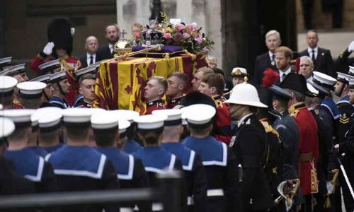 Queen Elizabeth cuffin