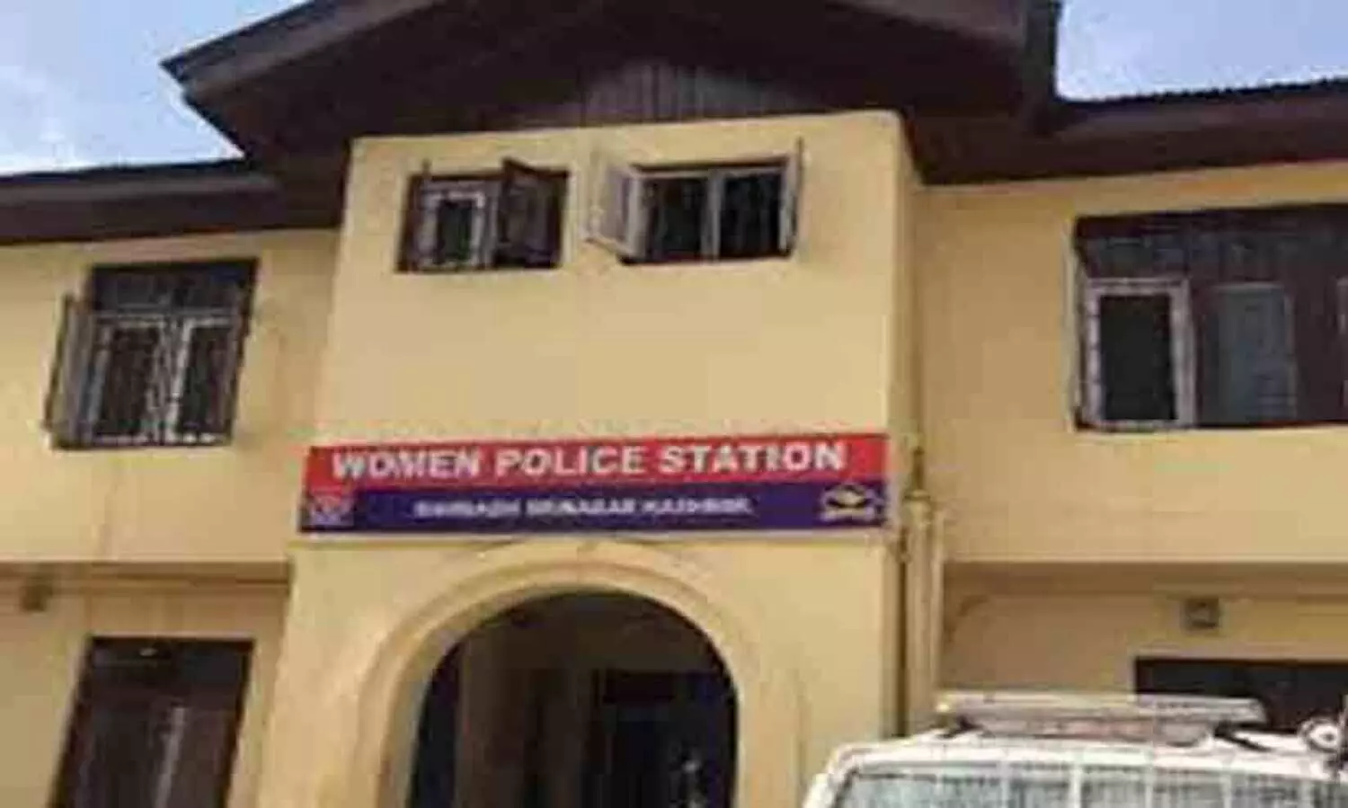 സ്റ്റേഷനിൽ വനിതാ പൊലീസുകാർ തമ്മിൽ പൊരിഞ്ഞ പോര്