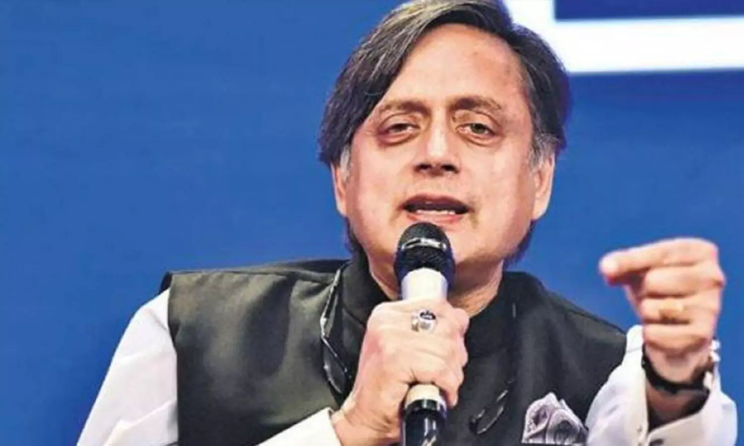 കോണ്‍ഗ്രസ് അധ്യക്ഷ തെരഞ്ഞെടുപ്പ്: സ്വന്തം സംസ്ഥാനത്ത് പിന്തുണയില്ലാതെ തരൂർ; നെഹ്റു കുടുംബത്തെ പിന്തുണച്ച് ഗ്രൂപ്പുകൾ