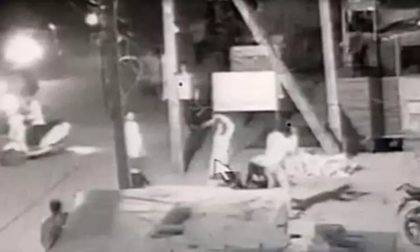 Two stab man to death for not repaying loan of Rs 9k Two stab man to death for not repaying loan of Rs 9k