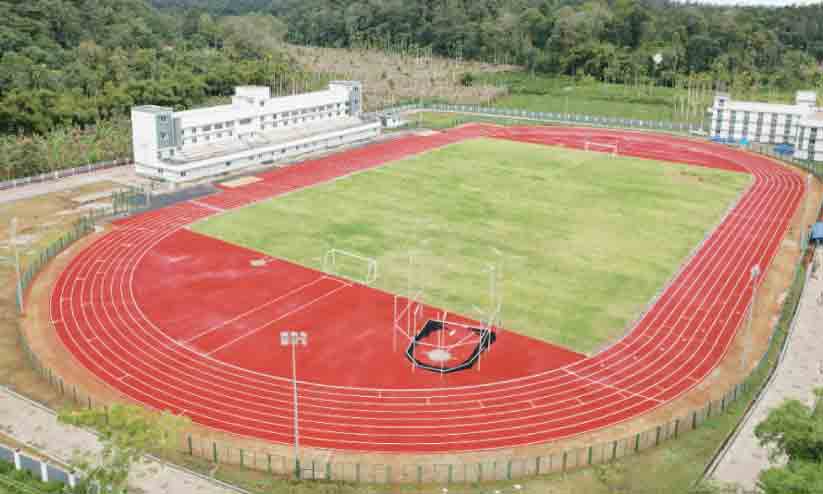 കാത്തിരിപ്പിന് വിരാമം; ജില്ല സ്റ്റേഡിയം 26ന് നാടിന് സമർപ്പിക്കും കാത്തിരിപ്പിന് വിരാമം; ജില്ല സ്റ്റേഡിയം 26ന് നാടിന് സമർപ്പിക്കും