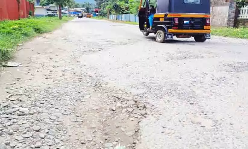 ഇനി റോഡ് കൂടി നന്നാവണം ഇനി റോഡ് കൂടി നന്നാവണം