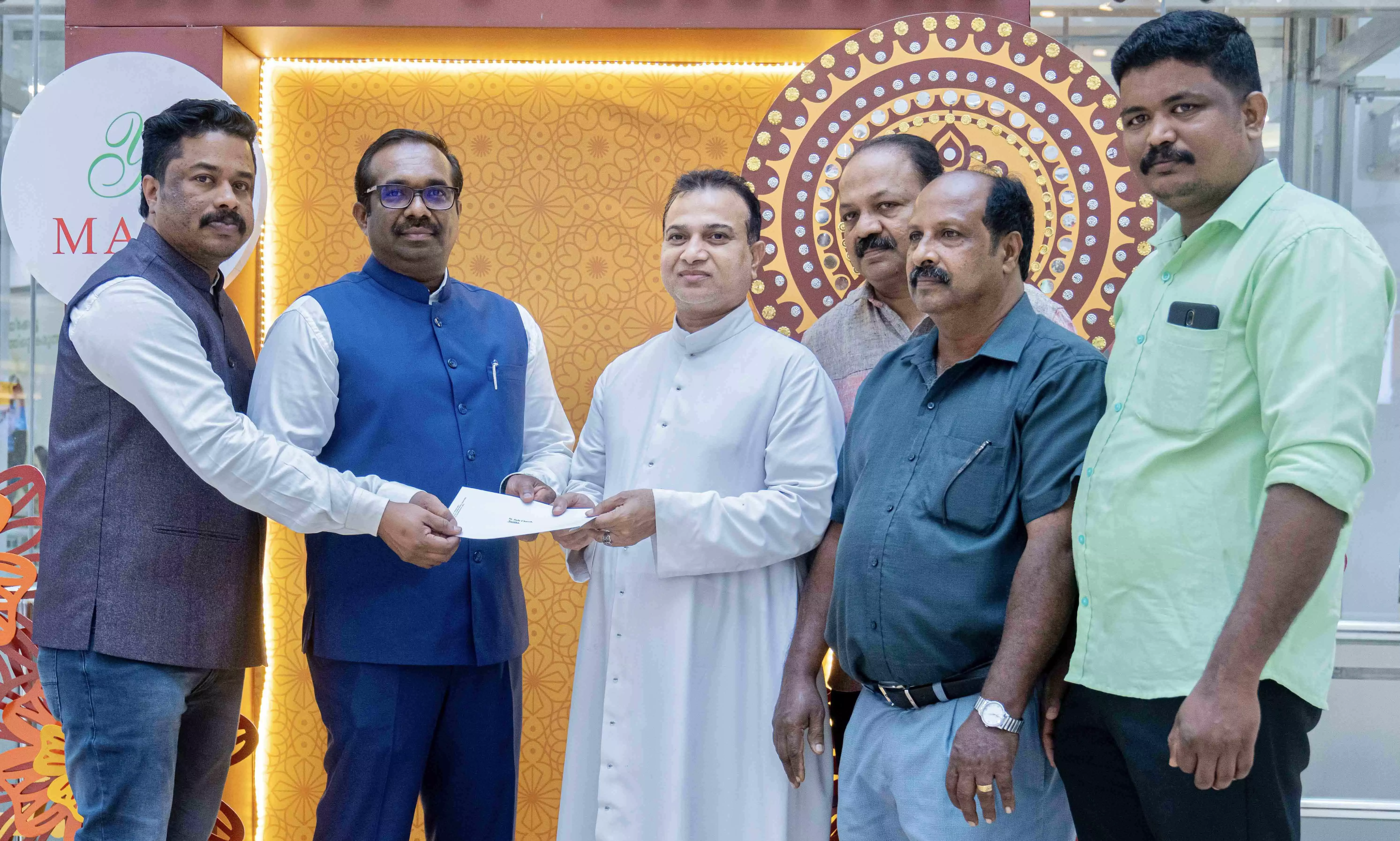 ആരാധനാലയങ്ങള്ക്ക് സാമ്പത്തിക സഹായം കൈമാറി എം.എ. യൂസഫലി; ഇതുവരെ നല്കിയത് ഒരു കോടി ആരാധനാലയങ്ങള്ക്ക് സാമ്പത്തിക സഹായം കൈമാറി എം.എ. യൂസഫലി; ഇതുവരെ നല്കിയത് ഒരു കോടി