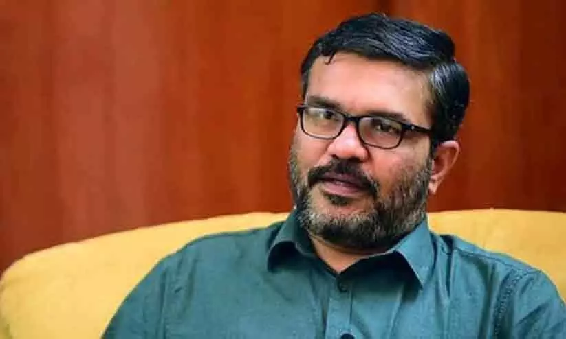 ആർ.എസ്.എസ് തലവനാണ് ഗവർണറുടെ റിമോർട്ട് കൺട്രോളറെന്ന് മന്ത്രി എം.ബി. രാജേഷ് ആർ.എസ്.എസ് തലവനാണ് ഗവർണറുടെ റിമോർട്ട് കൺട്രോളറെന്ന് മന്ത്രി എം.ബി. രാജേഷ്