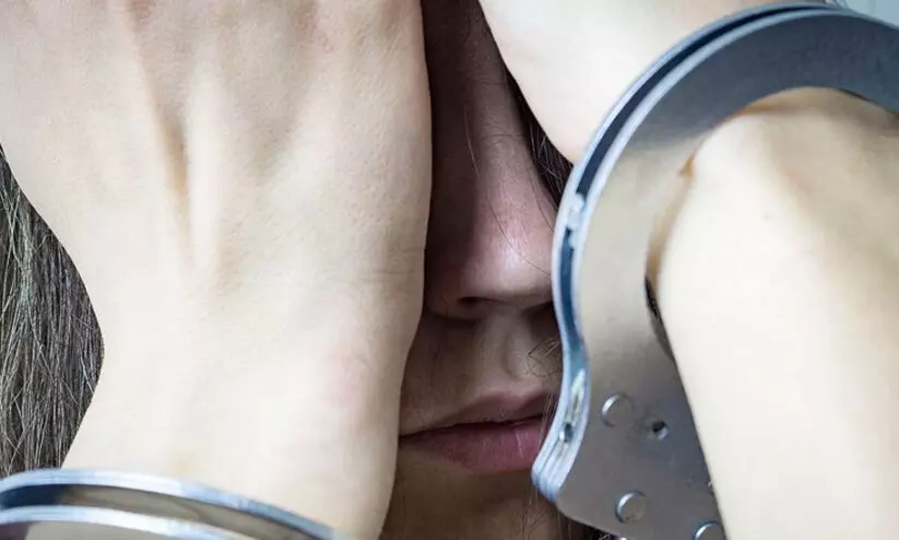 woman and her friends beat the groom to death